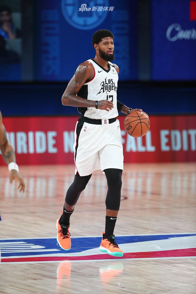 以其卓越的 以其卓越的