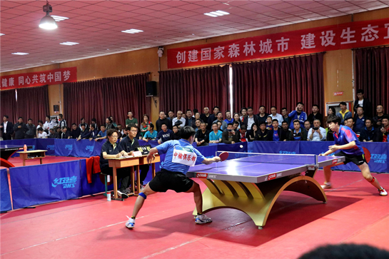 穿裆过人 穿裆过人