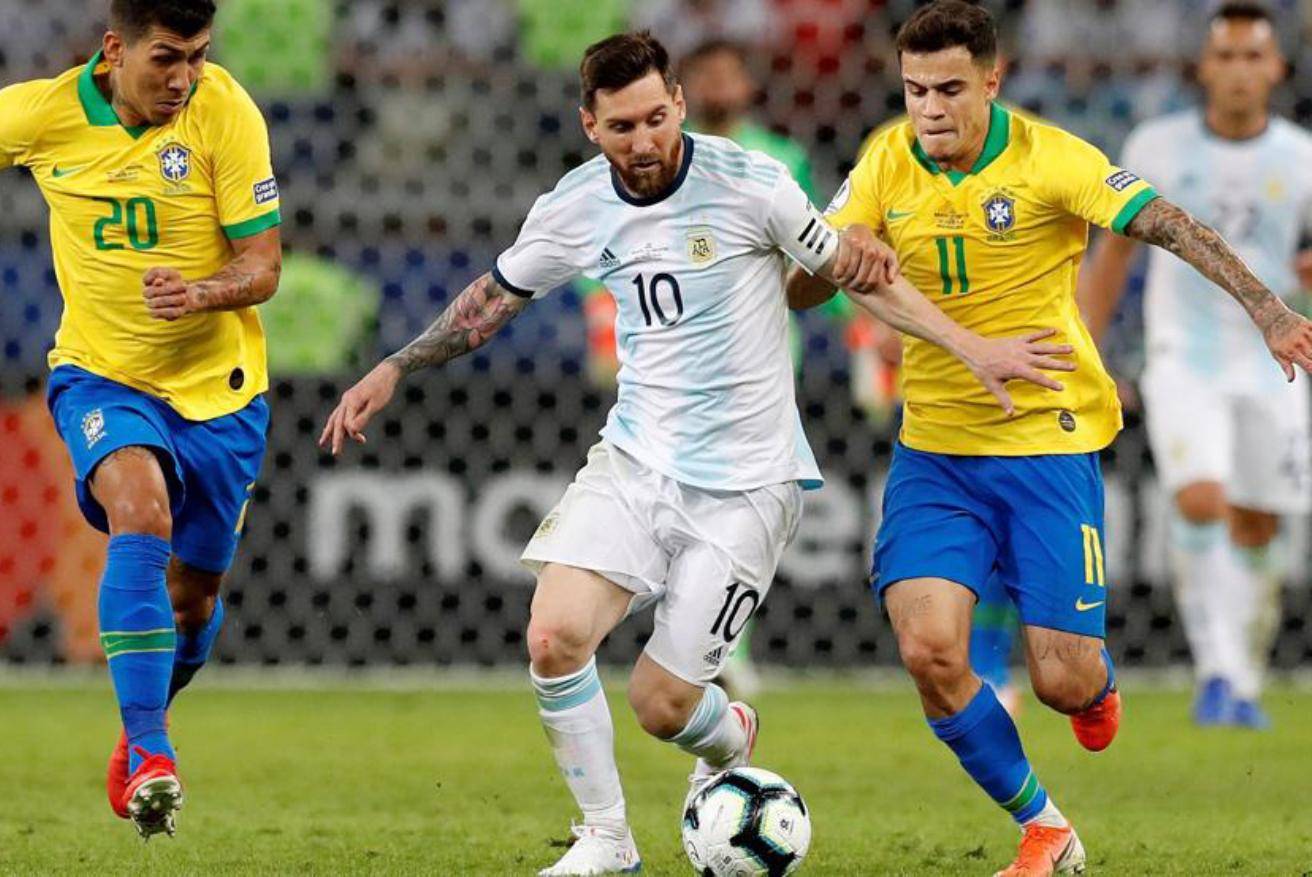 他在接受采 他在接受采